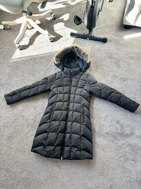 Eddie Bauer Women's Lodge Down Parka Black Puffer Coat